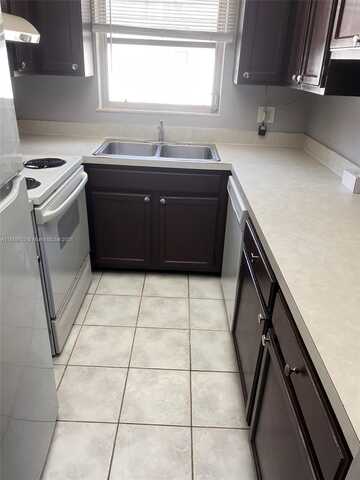 8877 NW 28th Dr, Coral Springs, FL 33065