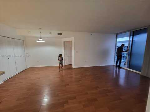 5077 NW 7th St, Miami, FL 33126