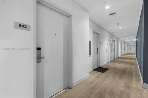 239 SW 9th St, Miami, FL 33139