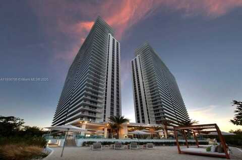 16385 Biscayne Blvd, North Miami Beach, FL 33160