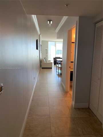 185 SW 7th St, Miami, FL 33130