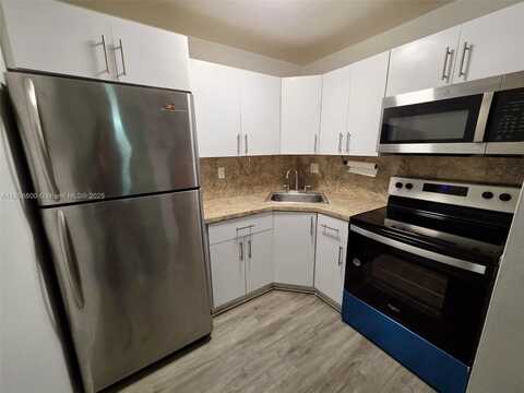 8321 NW 7th St, Miami, FL 33126