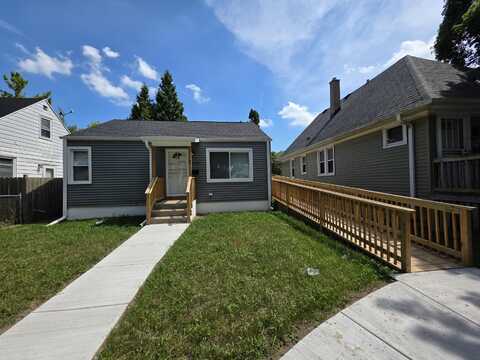 4928 N 27th St, Milwaukee, WI 53209