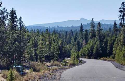 28 Emerald Meadows Way, Crescent Lake, OR 97733
