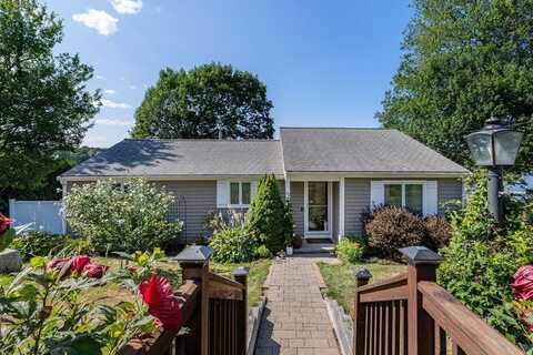 57 Cliff Dr, Freetown, MA 02702