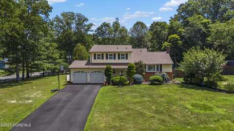 1 Spruce Way, Manalapan, NJ 07726