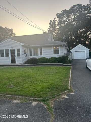 208 Halliard Avenue, Beachwood, NJ 08722