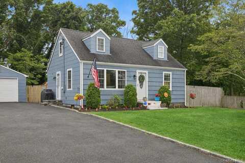 10 Elm Street, East Patchogue, NY 11772