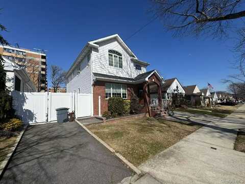 162-11 12nd Ave, Beechhurst, NY 11357