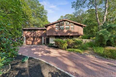 21 Hewitt Boulevard, Center Moriches, NY 11934