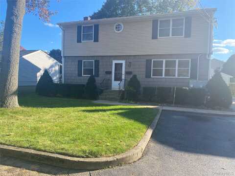 52 Grand Place, East Northport, NY 11731