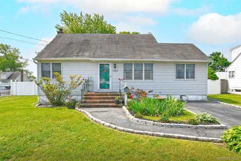 303 42 Street, Lindenhurst, NY 11757