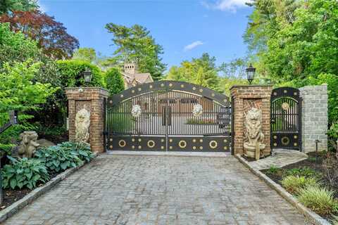 213 Guinea Woods Road, Old Westbury, NY 11568