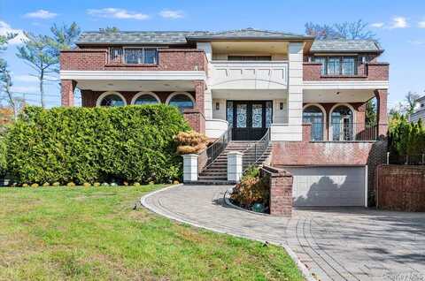 25 Edgewater Lane, Great Neck, NY 11023