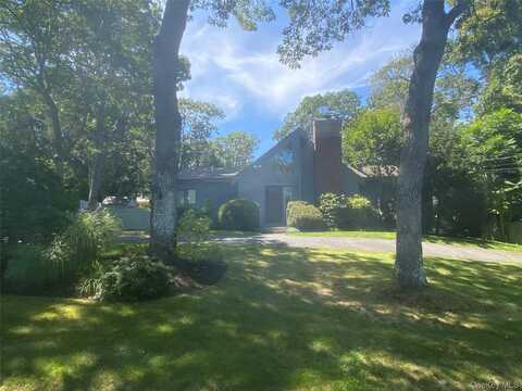15 Crestview Drive, Remsenburg, NY 11960