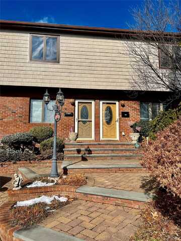 17 Fifth Avenue, Westbury, NY 11590