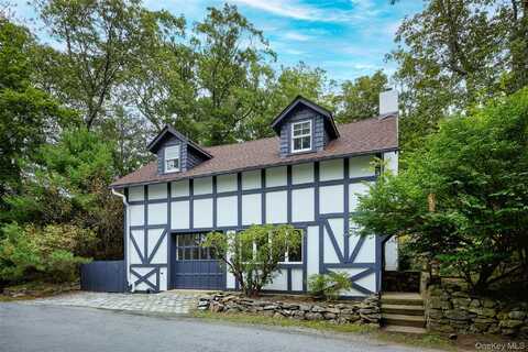 93 Circuit Road, Tuxedo Park, NY 10987