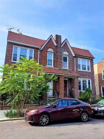 8839 82nd Avenue, Glendale, NY 11385