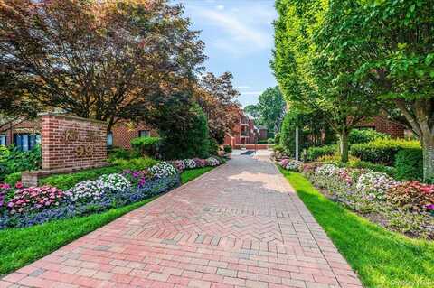 99 S Park Avenue, Rockville Centre, NY 11570