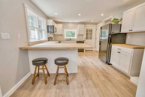 39 High Street, Freedom, ME 04941