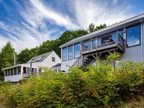 26 Squiers Alley, Nobleboro, ME 04555