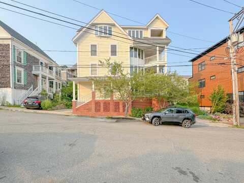 9 Waterville Street, Portland, ME 04101