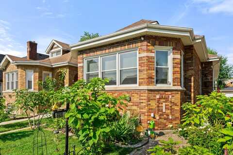 8120 S Luella Avenue, Chicago, IL 60617