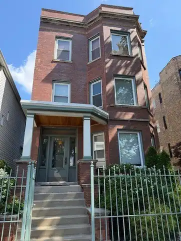 1632 W Nelson Street, Chicago, IL 60657
