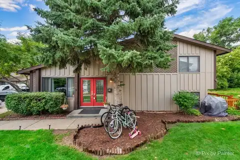 704 Circle Drive, Roselle, IL 60172