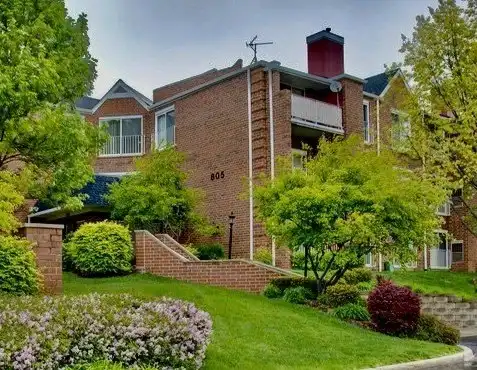 805 Leicester Road, Elk Grove Village, IL 60007