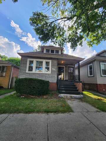 8448 S Essex Avenue, Chicago, IL 60617