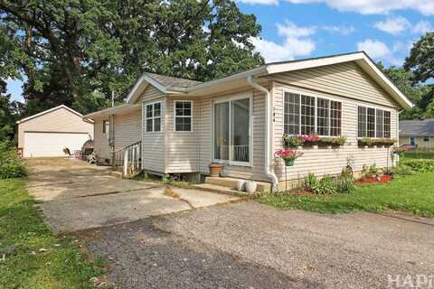 104 Oak Knoll Drive, Lake Villa, IL 60046