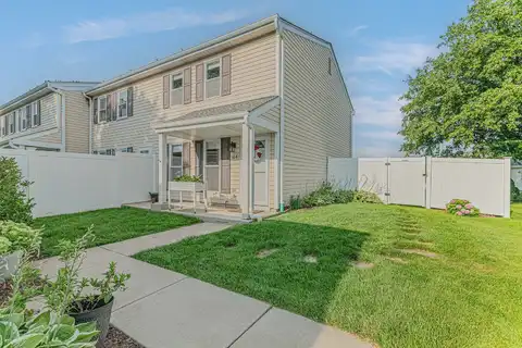 184 Rodenburg Road, Roselle, IL 60172