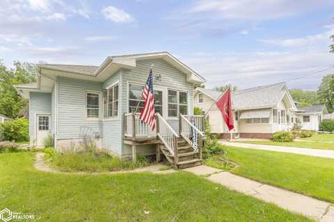 227 N Crescent Drive, Mason City, IA 50401