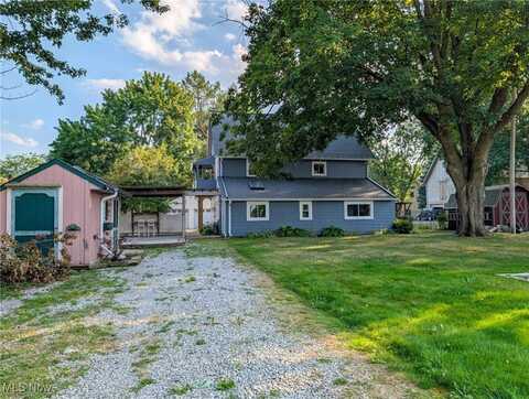 220 Edwin Street NW, Hartville, OH 44632