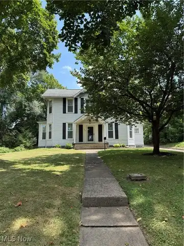 562 Cambridge Road, Coshocton, OH 43812