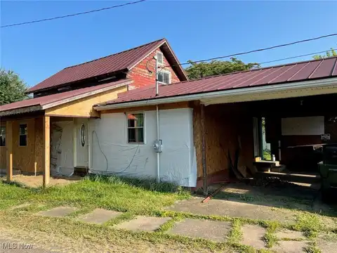 241 McKinley Avenue, Newcomerstown, OH 43832