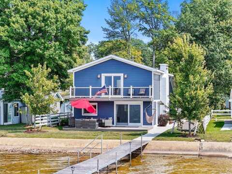 229 Beechwood Avenue, Houghton Lake, MI 48629