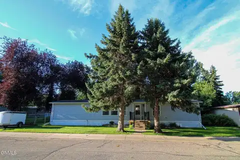 443 Piccadilly Circle, Bismarck, ND 58504