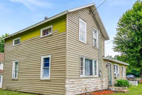 204 NE 2nd St, Black River Falls, WI 54615