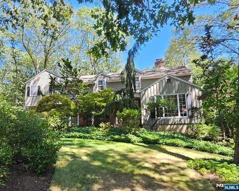 72 Rose Avenue, Woodcliff Lake, NJ 07677