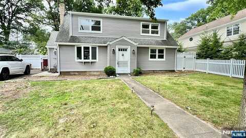 121 Crescent Avenue, Wyckoff, NJ 07481