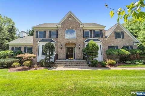 4 Michelle Court, Harrington Park, NJ 07640