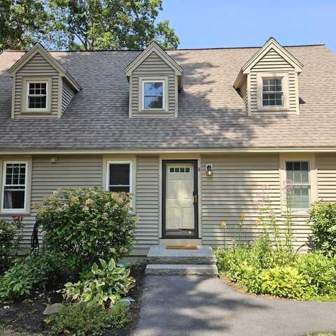 8 Balmoral Drive, Stratham, NH 03885