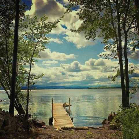 880 Lakeview Drive, North Hero, VT 05474