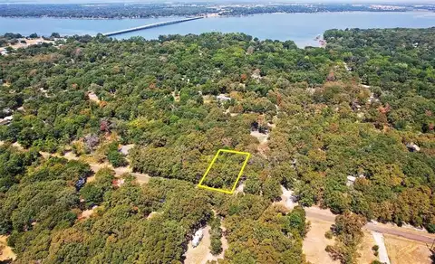 147 Golden Oaks Drive, Mabank, TX 75156