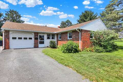 306 Oak Avenue, New Holland, PA 17557