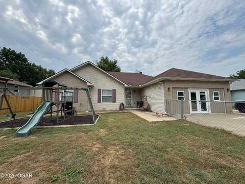 1422 W Macon Street, Carthage, MO 64836