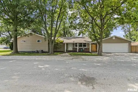 415 E SPRUCE Street, Chatham, IL 62629