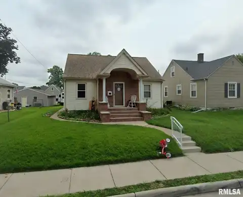 2301 WILKES Avenue, Davenport, IA 52804
